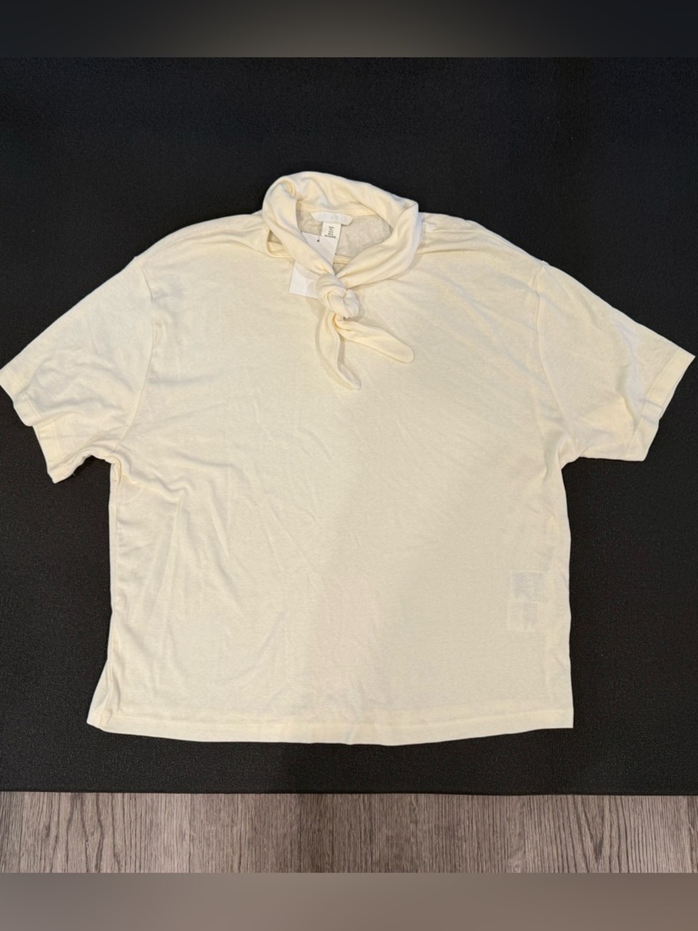 Design T-shirt in ivory color